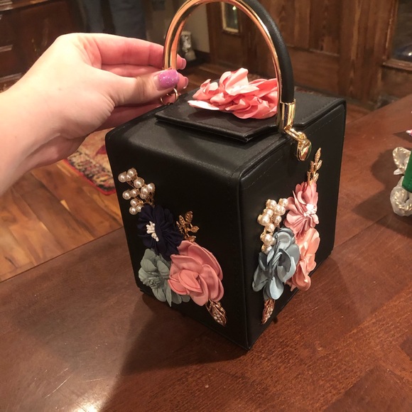 Super Cute Trendy Square Purse - Picture 2 of 3